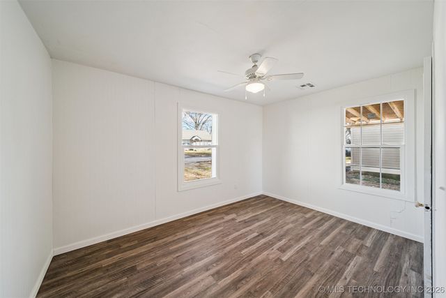 320 N Hogan Street, Pryor, OK 74361