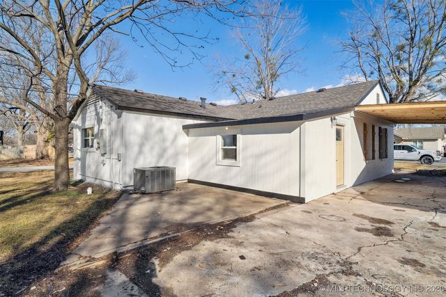 320 N Hogan Street, Pryor, OK 74361