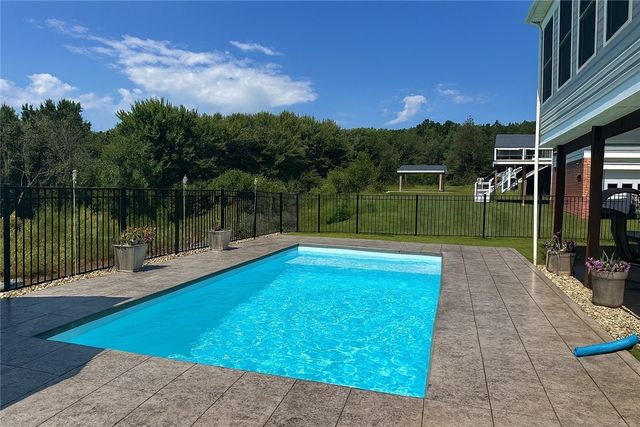 305 Garden Ct, Richland, PA 15044