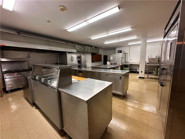 33 Lewin Ln, Churchill Boro, PA 15235