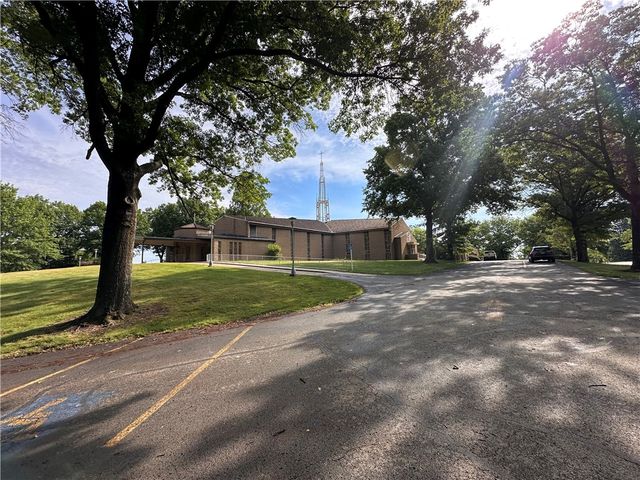 33 Lewin Ln, Churchill Boro, PA 15235