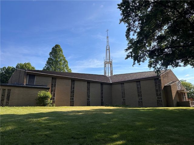 33 Lewin Ln, Churchill Boro, PA 15235
