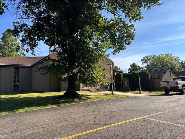 33 Lewin Ln, Churchill Boro, PA 15235
