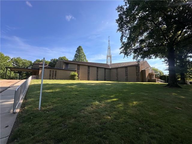 33 Lewin Ln, Churchill Boro, PA 15235
