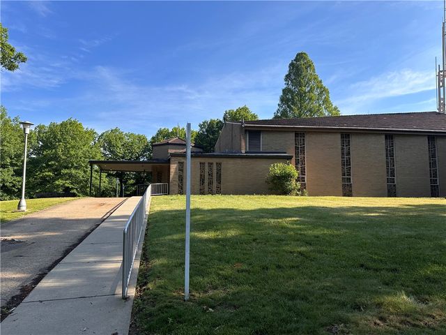 33 Lewin Ln, Churchill Boro, PA 15235