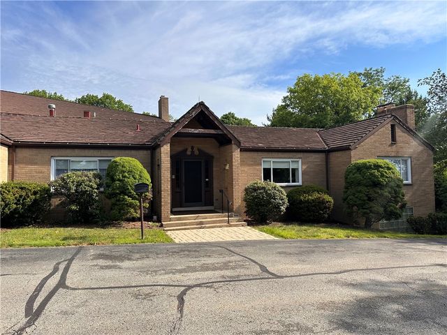 33 Lewin Ln, Churchill Boro, PA 15235