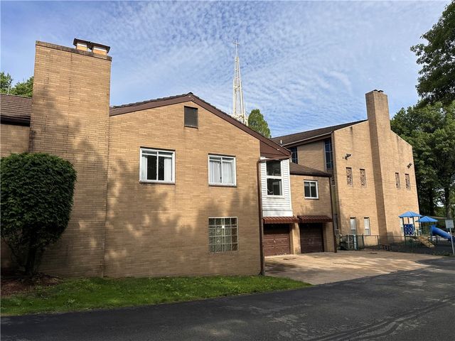 33 Lewin Ln, Churchill Boro, PA 15235