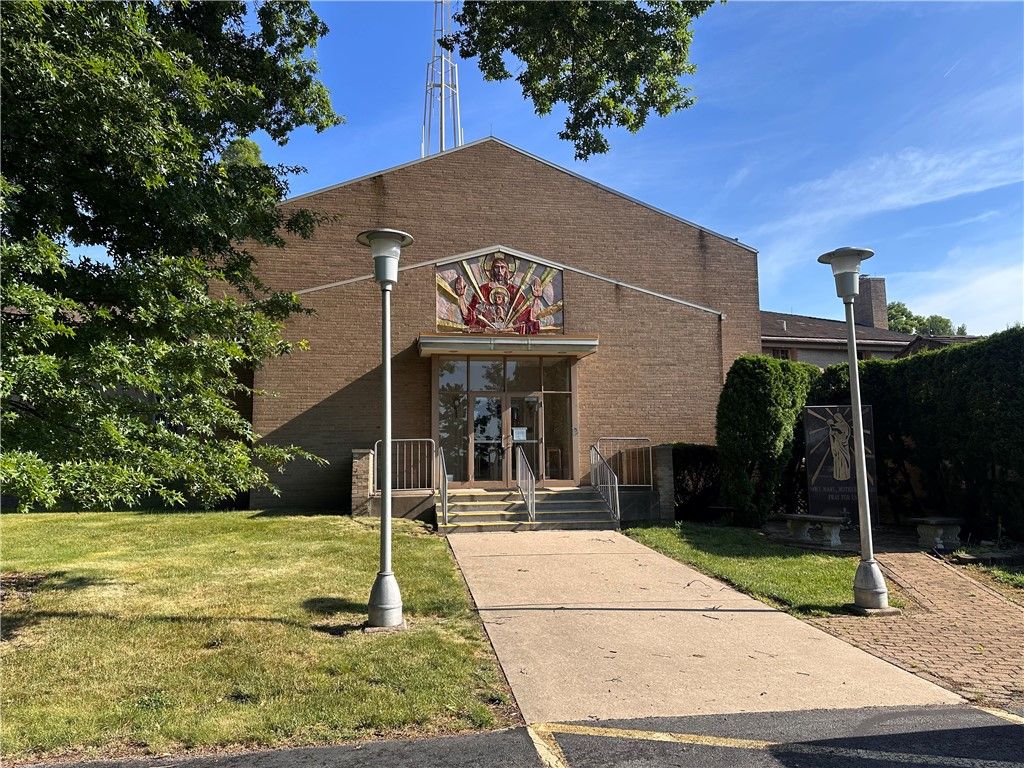 33 Lewin Ln, Churchill Boro, PA 15235