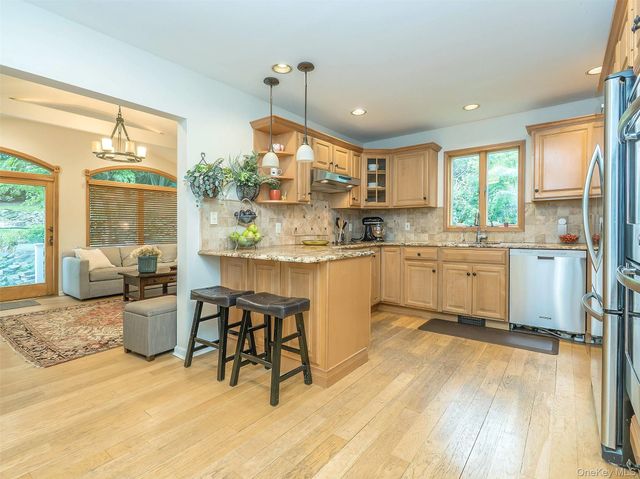 7 Cedar Lane, Glen Head, NY 11545
