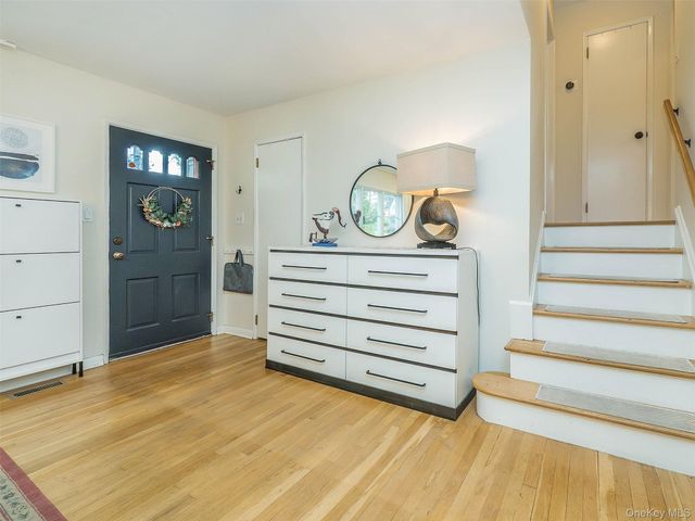 7 Cedar Lane, Glen Head, NY 11545
