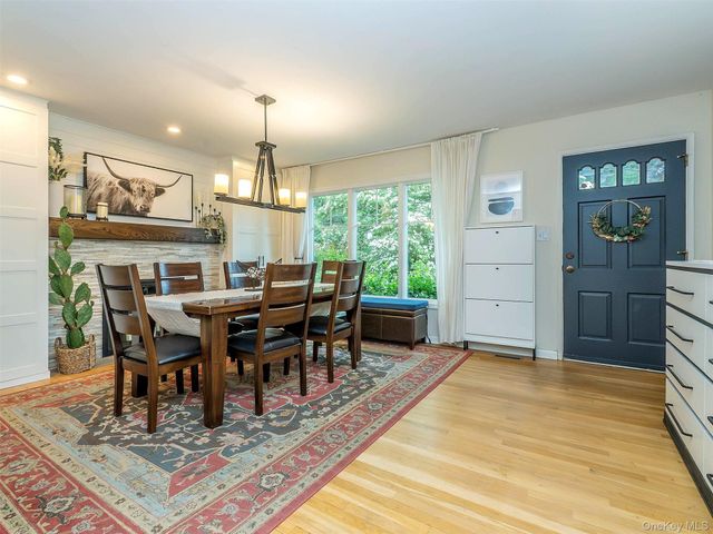 7 Cedar Lane, Glen Head, NY 11545