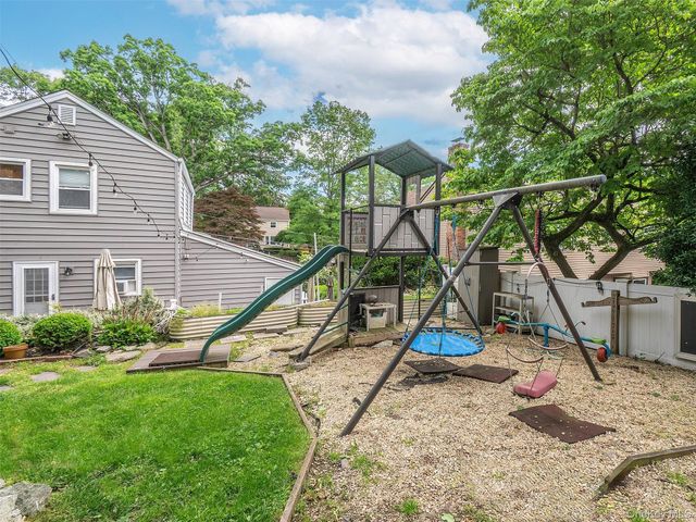 7 Cedar Lane, Glen Head, NY 11545