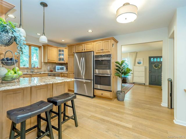 7 Cedar Lane, Glen Head, NY 11545