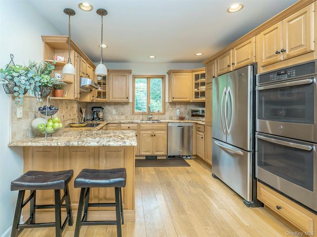 7 Cedar Lane, Glen Head, NY 11545
