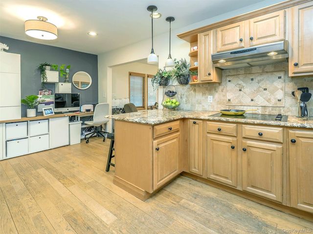 7 Cedar Lane, Glen Head, NY 11545