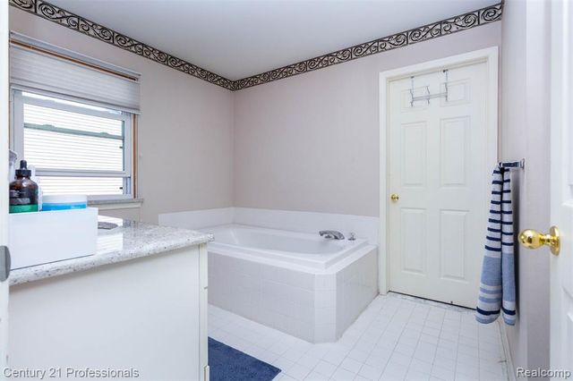 2004 Twin Sun Circle, Commerce Twp, MI 48390