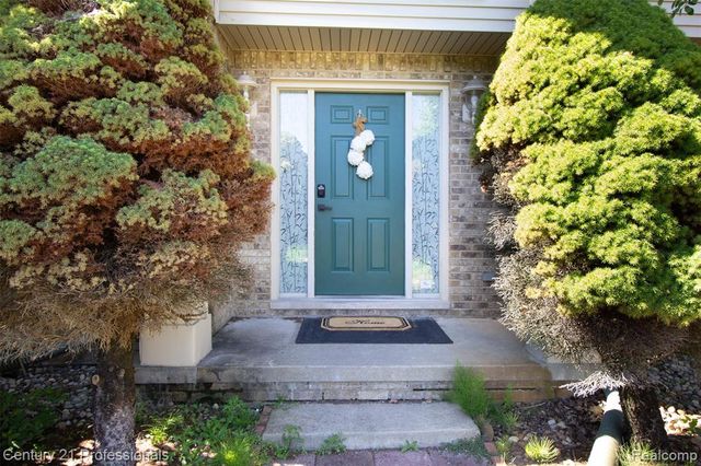 2004 Twin Sun Circle, Commerce Twp, MI 48390
