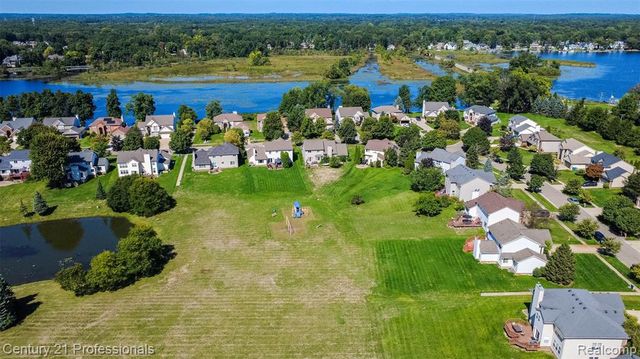 2004 Twin Sun Circle, Commerce Twp, MI 48390