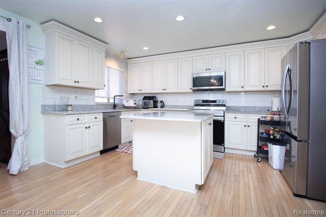 2004 Twin Sun Circle, Commerce Twp, MI 48390