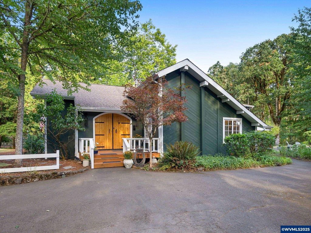 Image 1 of property listing at 19875 SW Meadow View Dr, Mcminnville, OR 97128