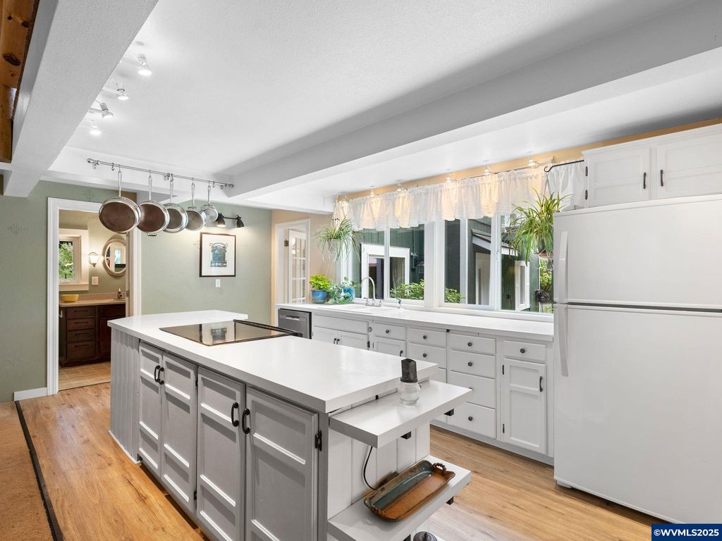 Image 12 of property listing at 19875 SW Meadow View Dr, Mcminnville, OR 97128