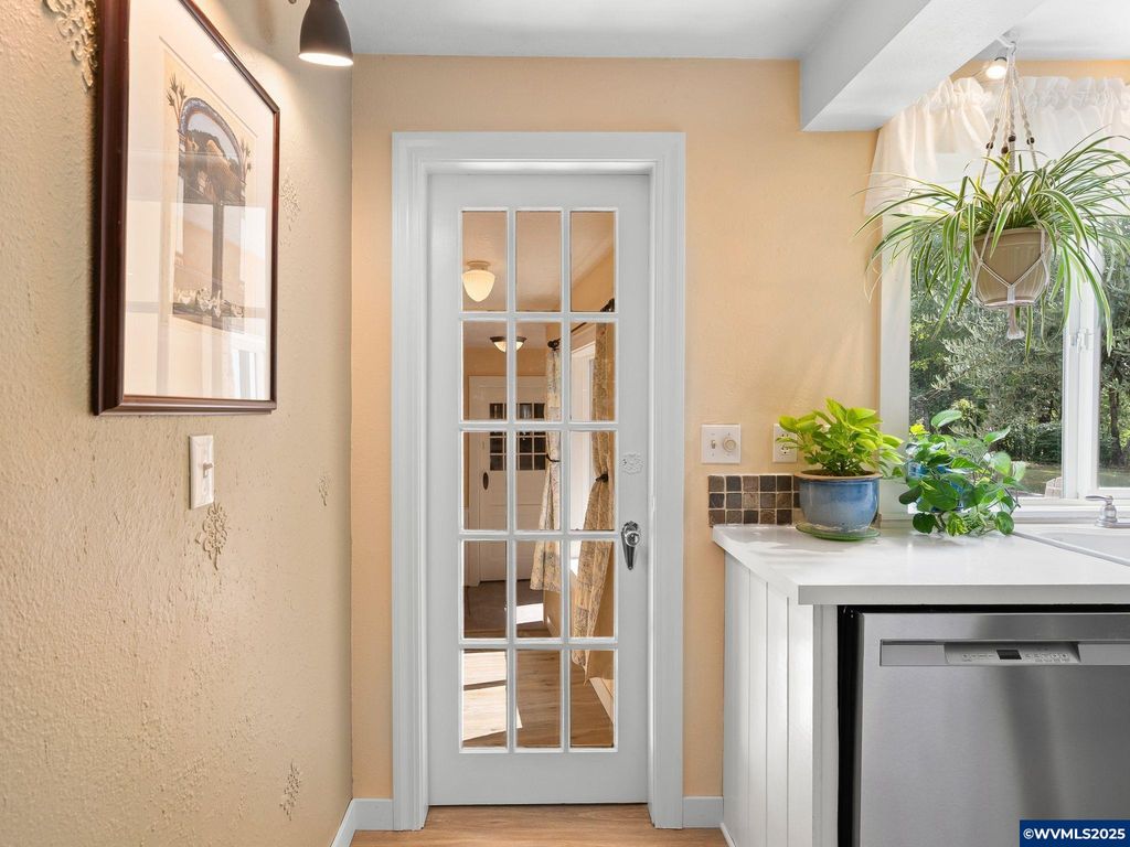 Image 13 of property listing at 19875 SW Meadow View Dr, Mcminnville, OR 97128