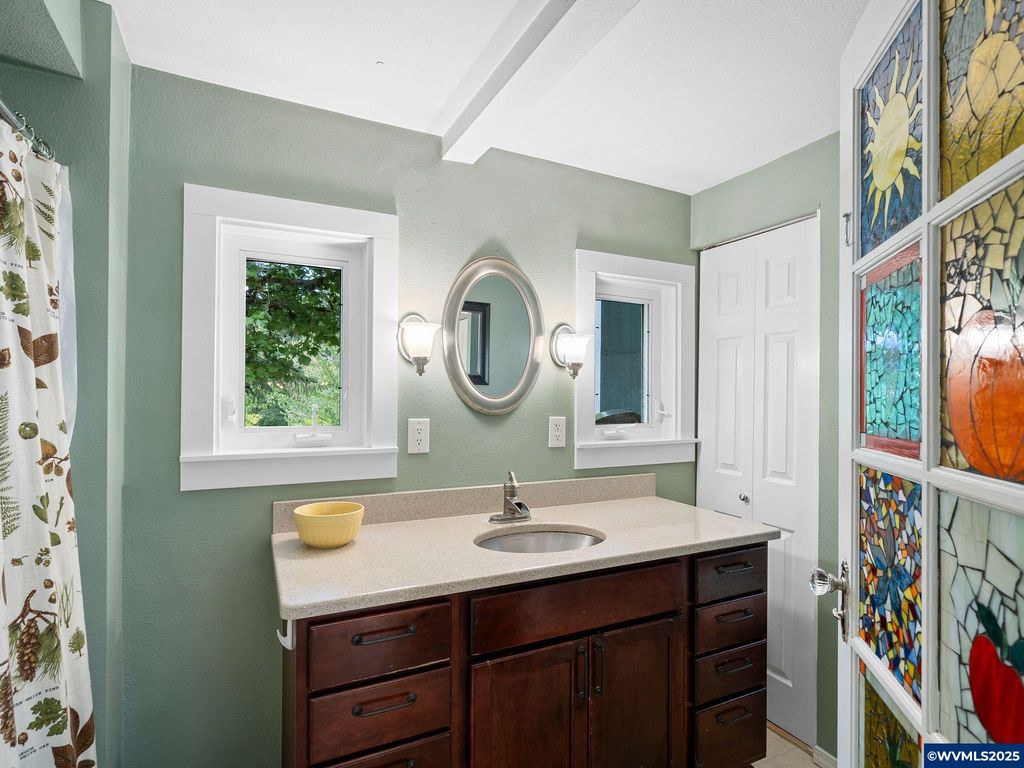 Image 16 of property listing at 19875 SW Meadow View Dr, Mcminnville, OR 97128