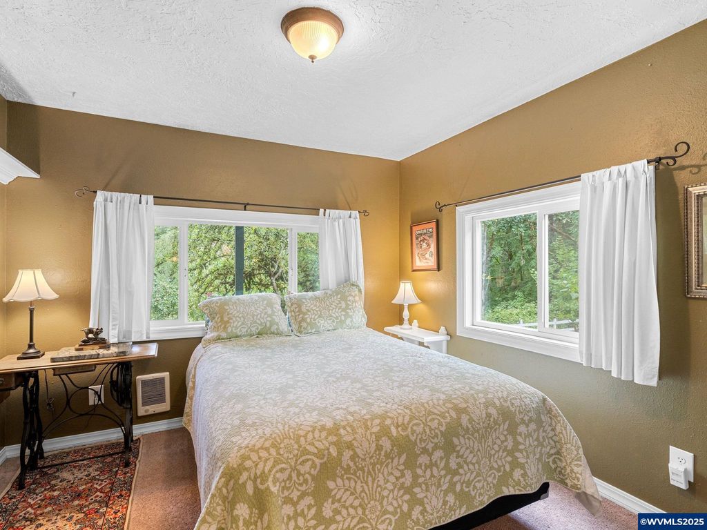 Image 21 of property listing at 19875 SW Meadow View Dr, Mcminnville, OR 97128