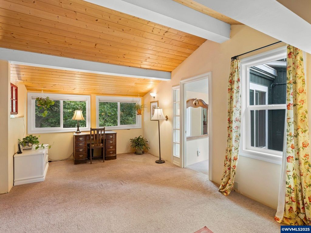 Image 26 of property listing at 19875 SW Meadow View Dr, Mcminnville, OR 97128