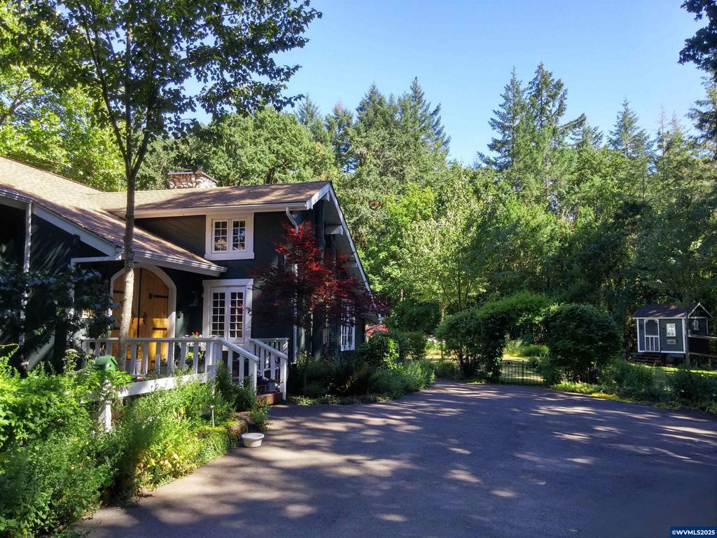 Image 3 of property listing at 19875 SW Meadow View Dr, Mcminnville, OR 97128