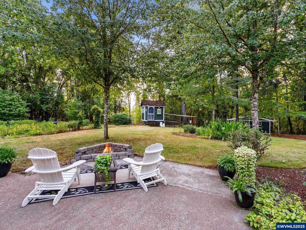 Image 33 of property listing at 19875 SW Meadow View Dr, Mcminnville, OR 97128