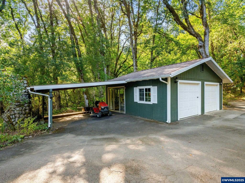 Image 39 of property listing at 19875 SW Meadow View Dr, Mcminnville, OR 97128