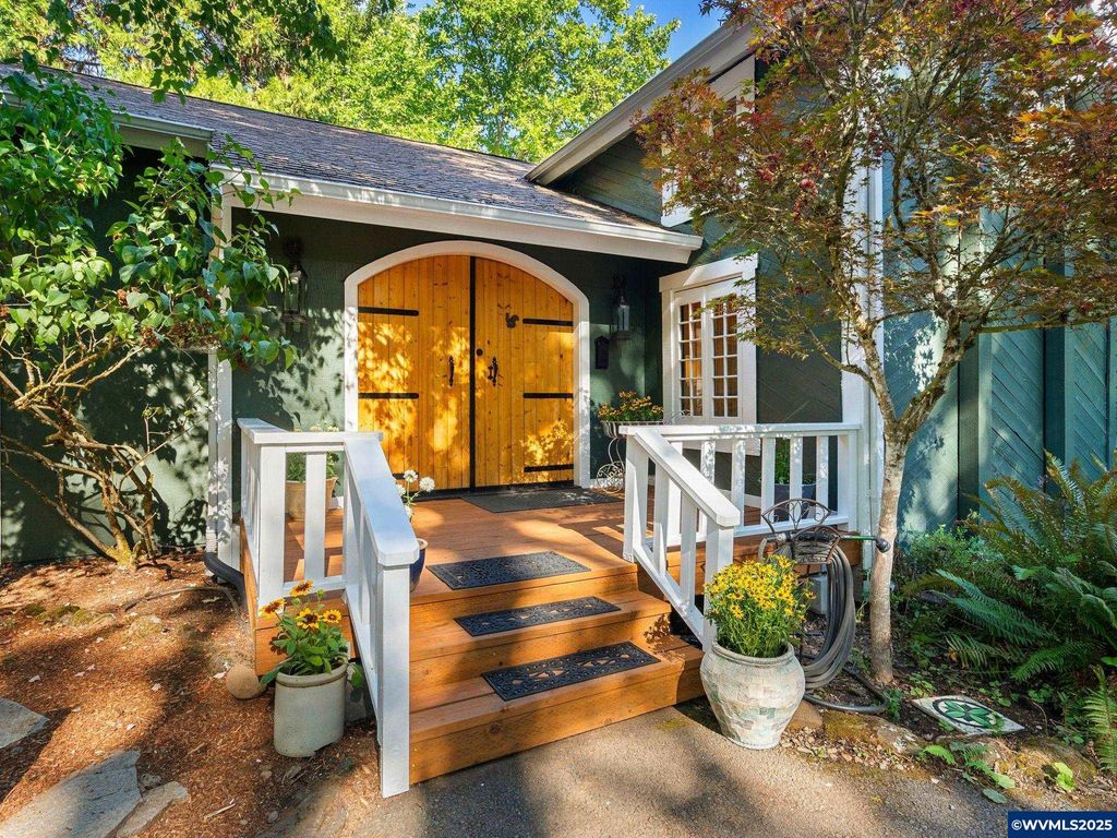 Image 4 of property listing at 19875 SW Meadow View Dr, Mcminnville, OR 97128