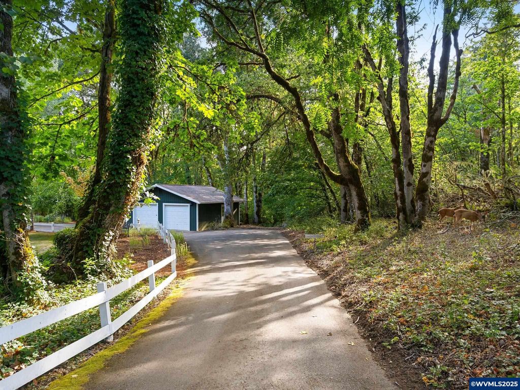 Image 43 of property listing at 19875 SW Meadow View Dr, Mcminnville, OR 97128