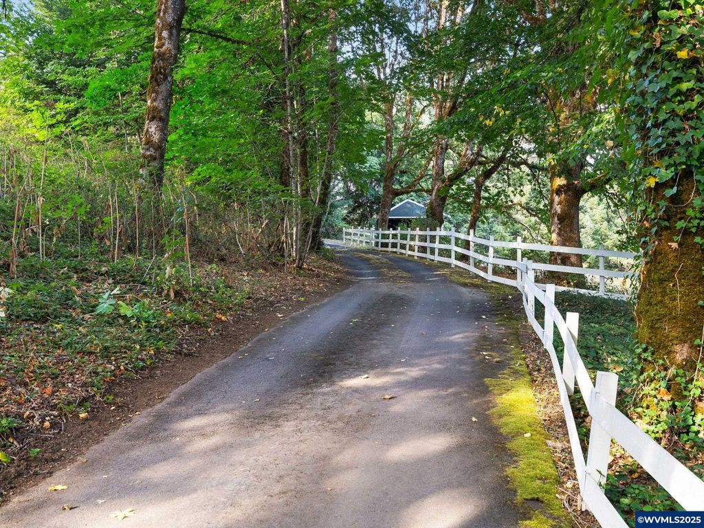 Image 44 of property listing at 19875 SW Meadow View Dr, Mcminnville, OR 97128