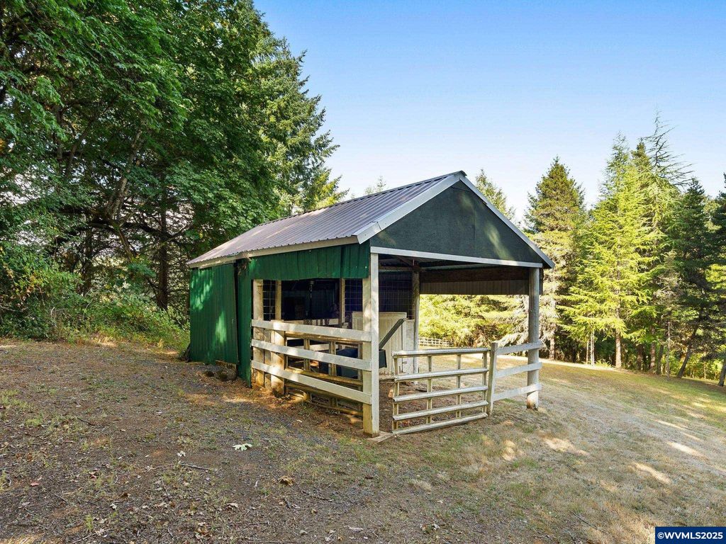 Image 45 of property listing at 19875 SW Meadow View Dr, Mcminnville, OR 97128