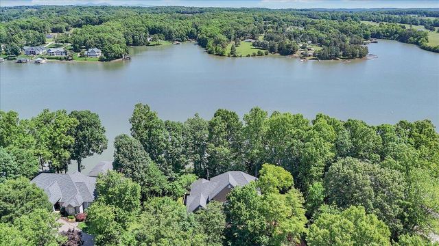 723 Fox Chase RD, Wirtz, VA 24184
