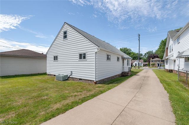 5203 Snow Road, Parma, OH 44134