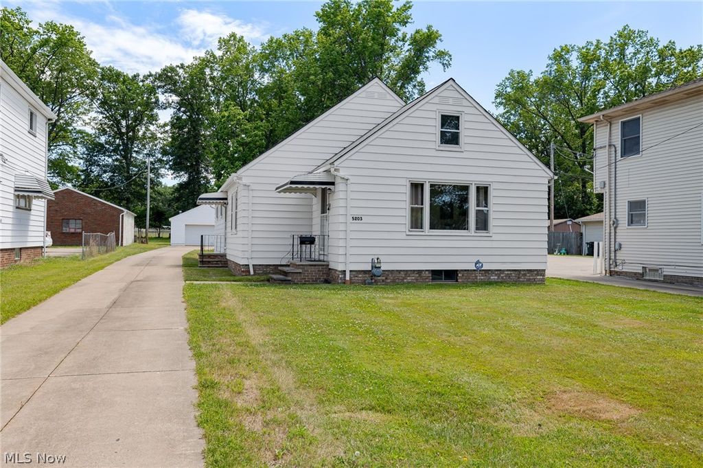 5203 Snow Road, Parma, OH 44134
