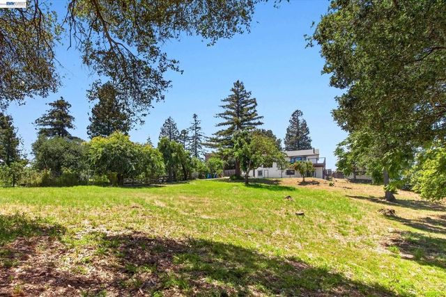 3280 Ohlone Way, Hayward, CA 94541