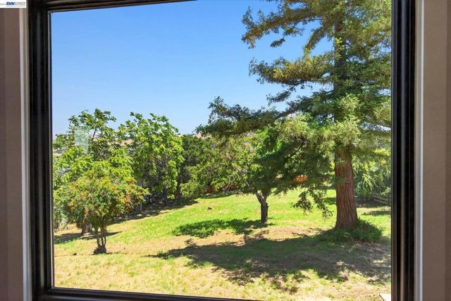 3280 Ohlone Way, Hayward, CA 94541