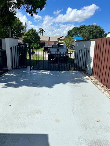 5672 Biscayne Drive S, Greenacres, FL 33463