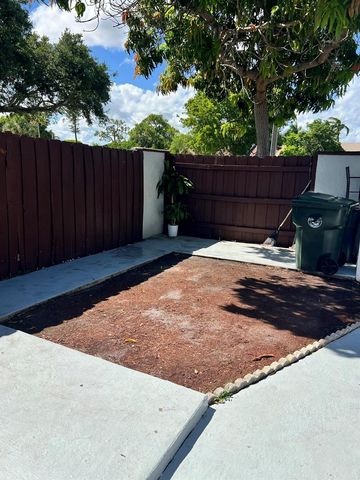 5672 Biscayne Drive S, Greenacres, FL 33463