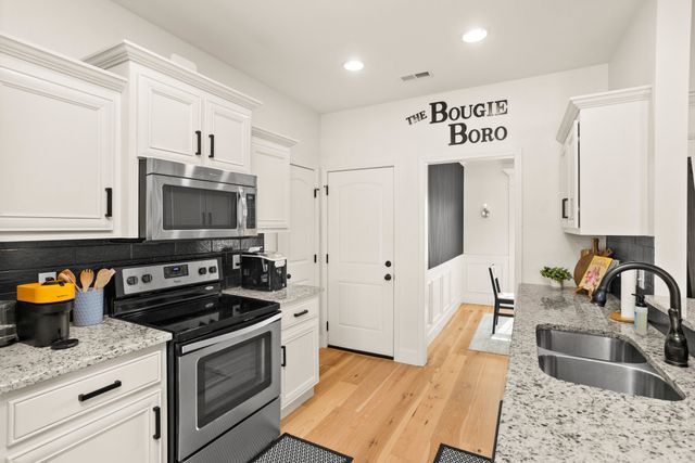 221 Waldron View Dr, Murfreesboro, TN 37130