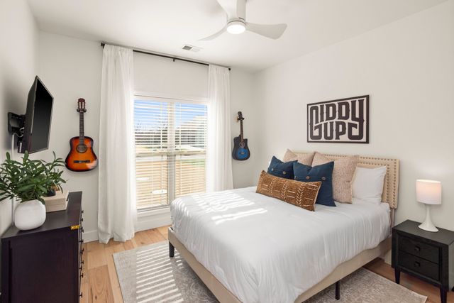 221 Waldron View Dr, Murfreesboro, TN 37130