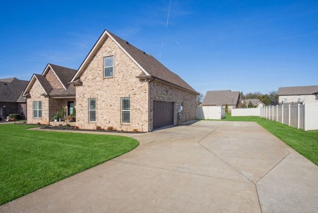 221 Waldron View Dr, Murfreesboro, TN 37130