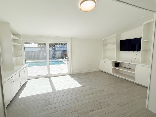 16 Ridgewood Circle, Tequesta, FL 33469