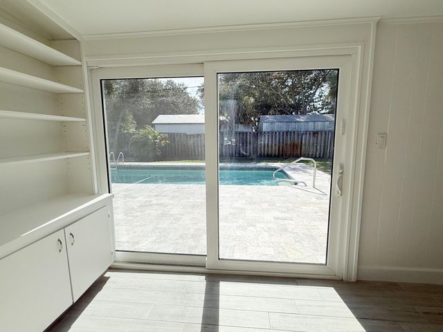 16 Ridgewood Circle, Tequesta, FL 33469