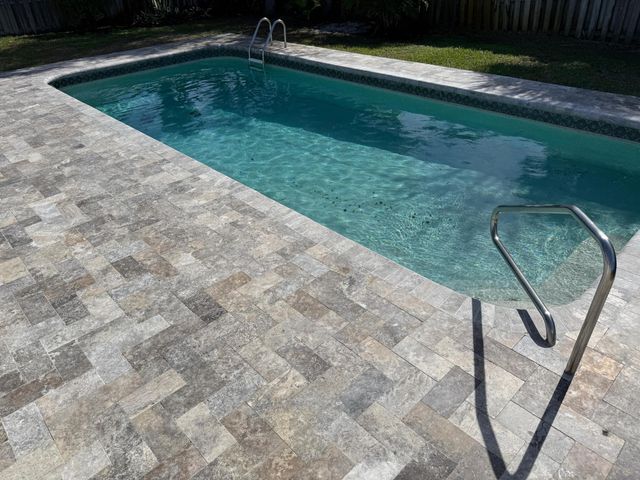 16 Ridgewood Circle, Tequesta, FL 33469