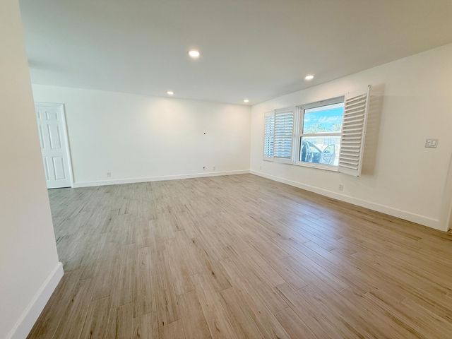 16 Ridgewood Circle, Tequesta, FL 33469